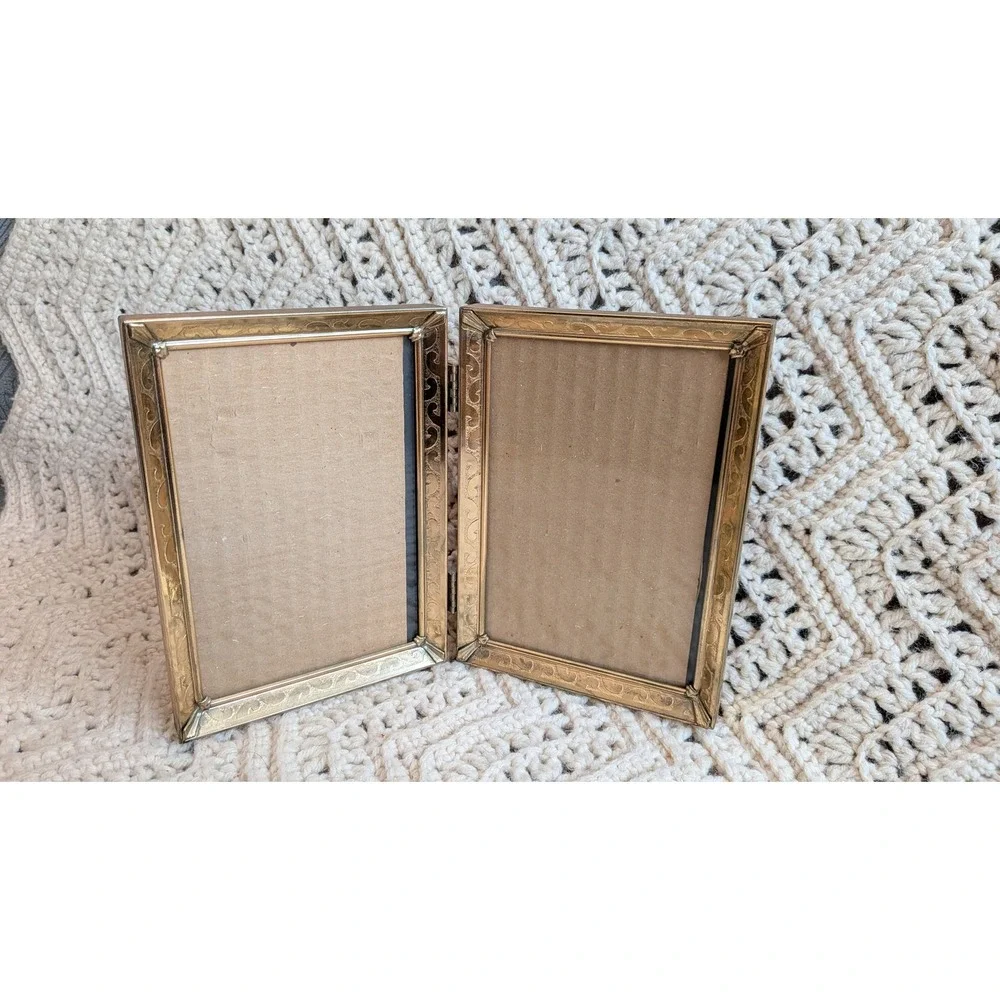 Vintage Gold Tone‎ Metal Double Folding Picture Frame 5x7 Scroll Filigree Hinged